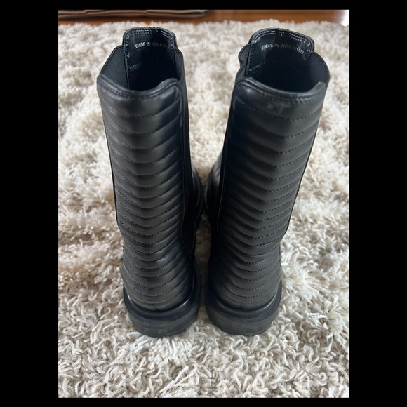 ASOS Chelsea Boots - Picture 2 of 3